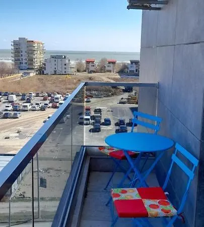 De Lux Lakeside Apartment Mamaia
