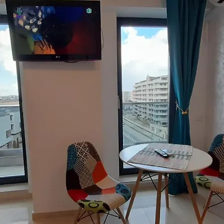 De Lux Lakeside Apartment